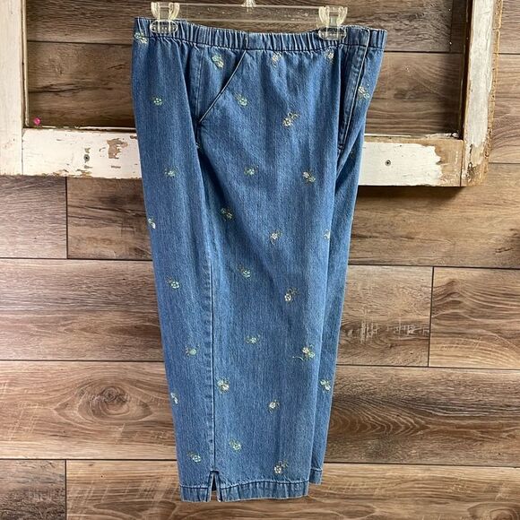Classic Element Petite Ladies Jeans,Size XLP,Blue with Small Embroidered Flowers - Picture 2 of 10